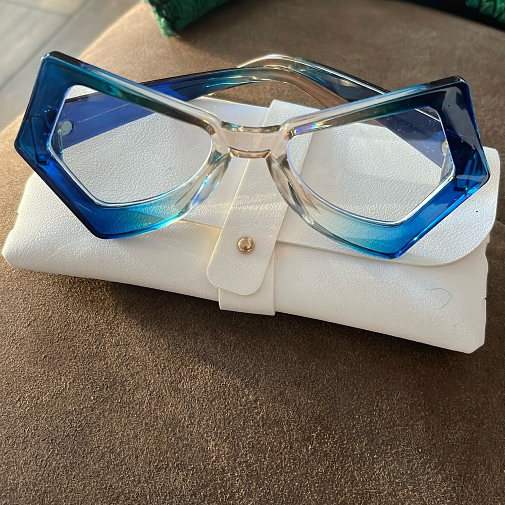 Woman’s Sunglasses